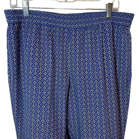 Talbots Women's Blue Diamond/Floral Stretch waist Pants, NWT - Size 10 - Picture 4 of 8